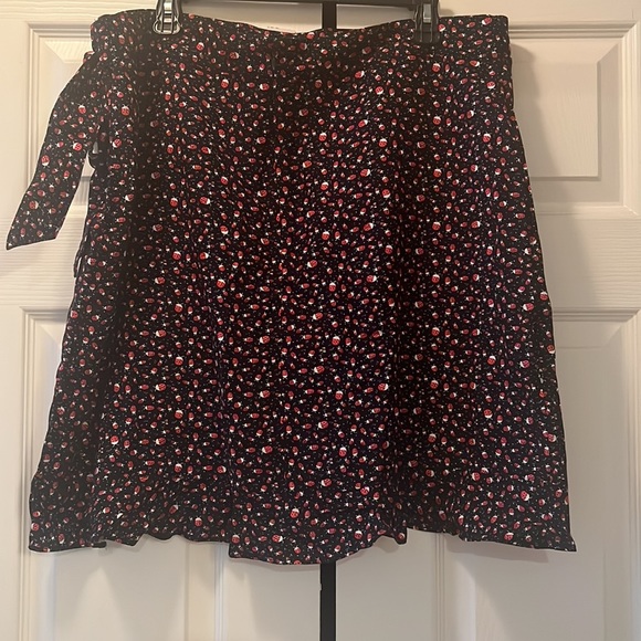 LOFT wrap skirt, ladybug pattern, size 18 - Picture 3 of 3